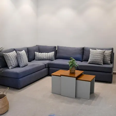 Everlong Boutique * نيا ميشانيونا
